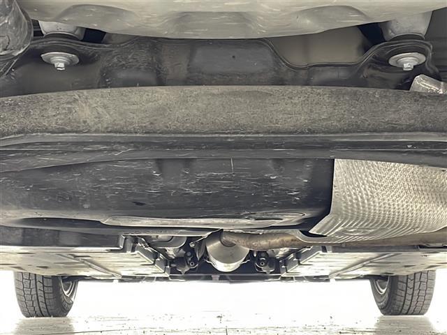 ヤリス ハイブリッドＧ　後期型／ワンオーナー／三眼ＬＥＤヘッドライト／トヨタセーフティセンス／ＡＣＣ／純正ディスプレイオーディオナビ／フルセグＴＶ／バックカメラ／ビルトインＥＴＣ／横滑り防止装置／ステアスイッチ／社外アルミ（43枚目）