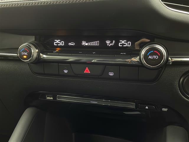 ＭＡＺＤＡ３ファストバック １５Ｓツーリング　禁煙車／３６０°ビュー・モニター＋ドライバー・モニタリング／ＢＳＭ／マツダコネクト／フルセグＴＶ／ビルトインＥＴＣ／ＬＥＤヘッドライト／電動パーキングブレーキ／オートホールド／純正１８インチアルミ（8枚目）