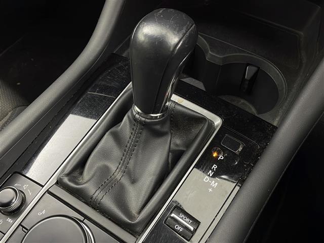 ＭＡＺＤＡ３ファストバック １５Ｓツーリング　禁煙車／３６０°ビュー・モニター＋ドライバー・モニタリング／ＢＳＭ／マツダコネクト／フルセグＴＶ／ビルトインＥＴＣ／ＬＥＤヘッドライト／電動パーキングブレーキ／オートホールド／純正１８インチアルミ（9枚目）