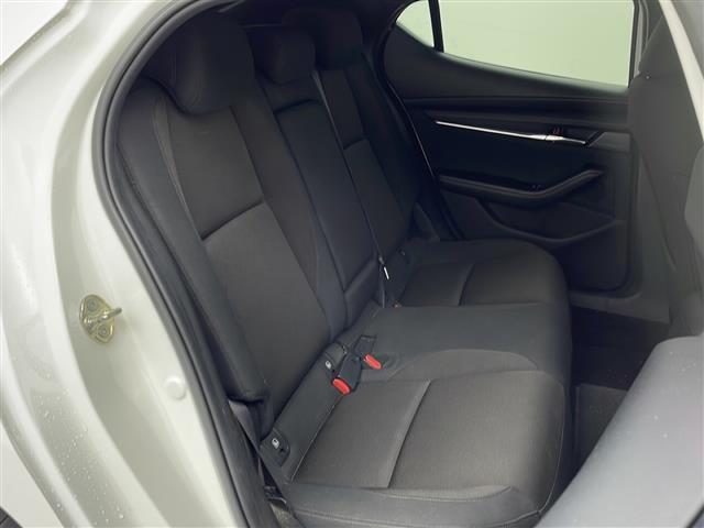 ＭＡＺＤＡ３ファストバック １５Ｓツーリング　禁煙車／３６０°ビュー・モニター＋ドライバー・モニタリング／ＢＳＭ／マツダコネクト／フルセグＴＶ／ビルトインＥＴＣ／ＬＥＤヘッドライト／電動パーキングブレーキ／オートホールド／純正１８インチアルミ（14枚目）
