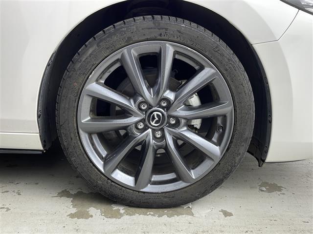 ＭＡＺＤＡ３ファストバック １５Ｓツーリング　禁煙車／３６０°ビュー・モニター＋ドライバー・モニタリング／ＢＳＭ／マツダコネクト／フルセグＴＶ／ビルトインＥＴＣ／ＬＥＤヘッドライト／電動パーキングブレーキ／オートホールド／純正１８インチアルミ（16枚目）