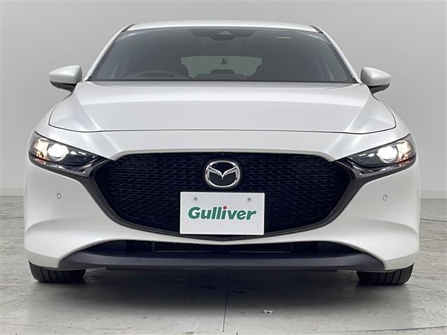 ＭＡＺＤＡ３ファストバック １５Ｓツーリング　禁煙車／３６０°ビュー・モニター＋ドライバー・モニタリング／ＢＳＭ／マツダコネクト／フルセグＴＶ／ビルトインＥＴＣ／ＬＥＤヘッドライト／電動パーキングブレーキ／オートホールド／純正１８インチアルミ（17枚目）