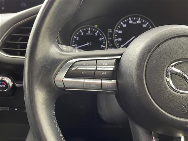ＭＡＺＤＡ３ファストバック １５Ｓツーリング　禁煙車／３６０°ビュー・モニター＋ドライバー・モニタリング／ＢＳＭ／マツダコネクト／フルセグＴＶ／ビルトインＥＴＣ／ＬＥＤヘッドライト／電動パーキングブレーキ／オートホールド／純正１８インチアルミ（25枚目）