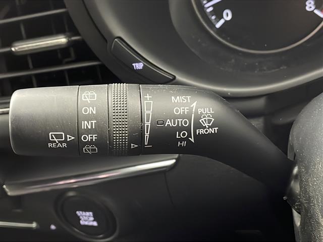 ＭＡＺＤＡ３ファストバック １５Ｓツーリング　禁煙車／３６０°ビュー・モニター＋ドライバー・モニタリング／ＢＳＭ／マツダコネクト／フルセグＴＶ／ビルトインＥＴＣ／ＬＥＤヘッドライト／電動パーキングブレーキ／オートホールド／純正１８インチアルミ（26枚目）