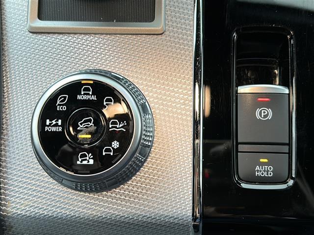 アウトランダーＰＨＥＶ Ｐ　禁煙車／ＢＯＳＥ／全周囲カメラ／マイパイロット／ＢＳＭ／ＲＣＴＡ／純正ナビ／フルセグ／レザーシート／シートヒーター／電動リアゲート／ＬＥＤヘッドライト／ＥＴＣ２．０／パドルシフト／ステアヒーター（11枚目）