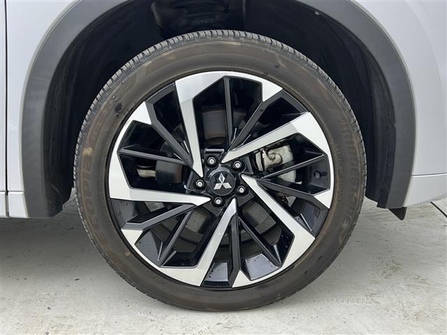 アウトランダーＰＨＥＶ Ｐ　禁煙車／ＢＯＳＥ／全周囲カメラ／マイパイロット／ＢＳＭ／ＲＣＴＡ／純正ナビ／フルセグ／レザーシート／シートヒーター／電動リアゲート／ＬＥＤヘッドライト／ＥＴＣ２．０／パドルシフト／ステアヒーター（16枚目）