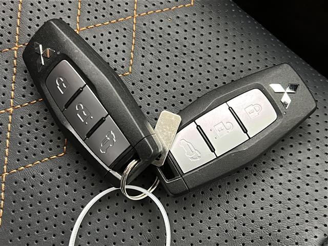 アウトランダーＰＨＥＶ Ｐ　禁煙車／ＢＯＳＥ／全周囲カメラ／マイパイロット／ＢＳＭ／ＲＣＴＡ／純正ナビ／フルセグ／レザーシート／シートヒーター／電動リアゲート／ＬＥＤヘッドライト／ＥＴＣ２．０／パドルシフト／ステアヒーター（27枚目）