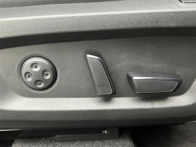 アウトランダーＰＨＥＶ Ｐ　禁煙車／ＢＯＳＥ／全周囲カメラ／マイパイロット／ＢＳＭ／ＲＣＴＡ／純正ナビ／フルセグ／レザーシート／シートヒーター／電動リアゲート／ＬＥＤヘッドライト／ＥＴＣ２．０／パドルシフト／ステアヒーター（29枚目）