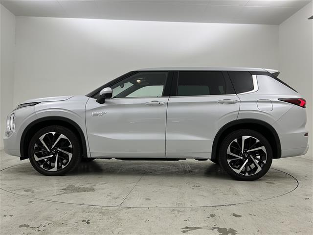 アウトランダーＰＨＥＶ Ｐ　禁煙車／ＢＯＳＥ／全周囲カメラ／マイパイロット／ＢＳＭ／ＲＣＴＡ／純正ナビ／フルセグ／レザーシート／シートヒーター／電動リアゲート／ＬＥＤヘッドライト／ＥＴＣ２．０／パドルシフト／ステアヒーター（39枚目）