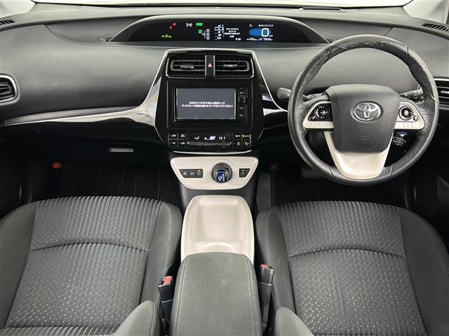 プリウス Ａ　禁煙車／社外エアロ／衝突軽減／車線維持／レーダークルーズコントロール／ヘッドアップディスプレイ／ブラインドスポットモニター／ビルトインＥＴＣ／社外ドライブレコーダー／純正７インチナビ／フルセグテレビ（2枚目）