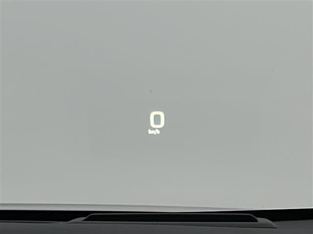 プリウス Ａ　禁煙車／社外エアロ／衝突軽減／車線維持／レーダークルーズコントロール／ヘッドアップディスプレイ／ブラインドスポットモニター／ビルトインＥＴＣ／社外ドライブレコーダー／純正７インチナビ／フルセグテレビ（6枚目）