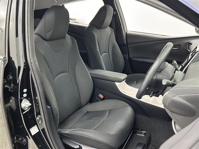 プリウス Ａ　禁煙車／社外エアロ／衝突軽減／車線維持／レーダークルーズコントロール／ヘッドアップディスプレイ／ブラインドスポットモニター／ビルトインＥＴＣ／社外ドライブレコーダー／純正７インチナビ／フルセグテレビ（13枚目）