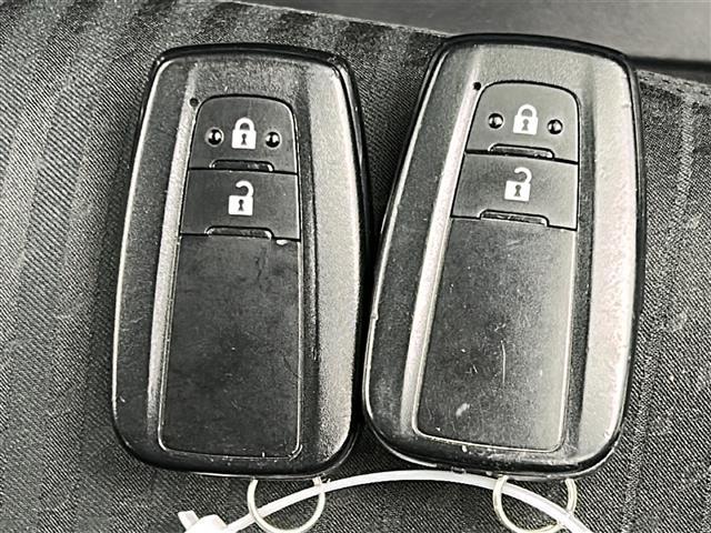 プリウス Ａ　禁煙車／社外エアロ／衝突軽減／車線維持／レーダークルーズコントロール／ヘッドアップディスプレイ／ブラインドスポットモニター／ビルトインＥＴＣ／社外ドライブレコーダー／純正７インチナビ／フルセグテレビ（25枚目）