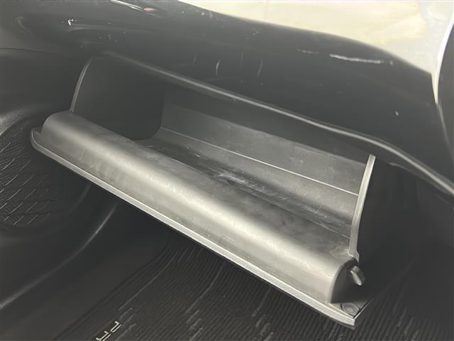 プリウス Ａ　禁煙車／社外エアロ／衝突軽減／車線維持／レーダークルーズコントロール／ヘッドアップディスプレイ／ブラインドスポットモニター／ビルトインＥＴＣ／社外ドライブレコーダー／純正７インチナビ／フルセグテレビ（30枚目）