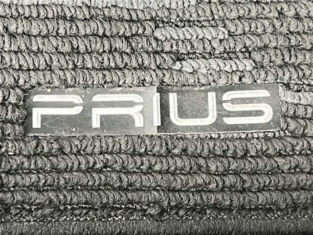 プリウス Ａ　禁煙車／社外エアロ／衝突軽減／車線維持／レーダークルーズコントロール／ヘッドアップディスプレイ／ブラインドスポットモニター／ビルトインＥＴＣ／社外ドライブレコーダー／純正７インチナビ／フルセグテレビ（31枚目）