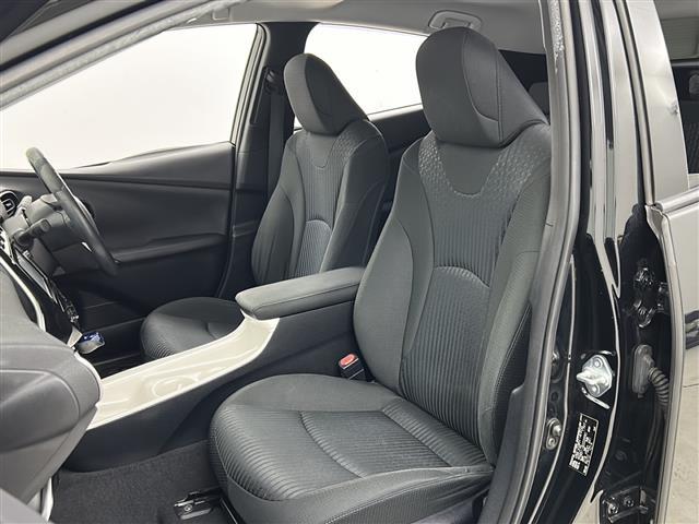 プリウス Ａ　禁煙車／社外エアロ／衝突軽減／車線維持／レーダークルーズコントロール／ヘッドアップディスプレイ／ブラインドスポットモニター／ビルトインＥＴＣ／社外ドライブレコーダー／純正７インチナビ／フルセグテレビ（32枚目）