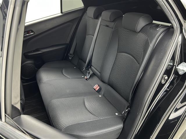 プリウス Ａ　禁煙車／社外エアロ／衝突軽減／車線維持／レーダークルーズコントロール／ヘッドアップディスプレイ／ブラインドスポットモニター／ビルトインＥＴＣ／社外ドライブレコーダー／純正７インチナビ／フルセグテレビ（33枚目）