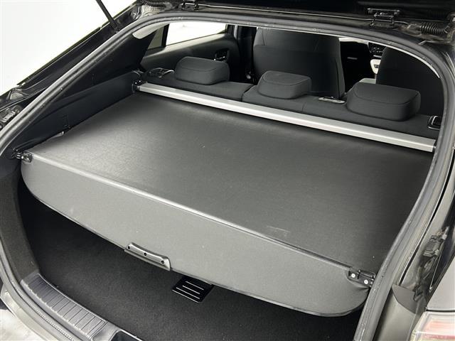 プリウス Ａ　禁煙車／社外エアロ／衝突軽減／車線維持／レーダークルーズコントロール／ヘッドアップディスプレイ／ブラインドスポットモニター／ビルトインＥＴＣ／社外ドライブレコーダー／純正７インチナビ／フルセグテレビ（35枚目）