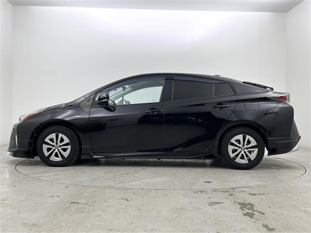 プリウス Ａ　禁煙車／社外エアロ／衝突軽減／車線維持／レーダークルーズコントロール／ヘッドアップディスプレイ／ブラインドスポットモニター／ビルトインＥＴＣ／社外ドライブレコーダー／純正７インチナビ／フルセグテレビ（39枚目）