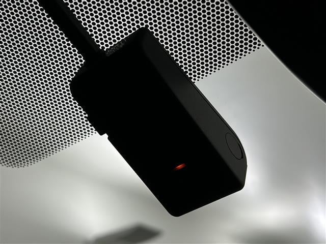 カローラスポーツ ハイブリッドＧ　禁煙車／トヨタセーフティ／ＢＳＭ／ＲＣＴＡ／ＲＣＣ／純正ＤＡ／Ｂカメラ／純正ＥＴＣ／純正ドラレコ／革巻ステア／ステアスイッチ／スマートキー／ハーフレザーシート／ＬＥＤヘッド／ＬＥＤフォグ／純正フロア（9枚目）