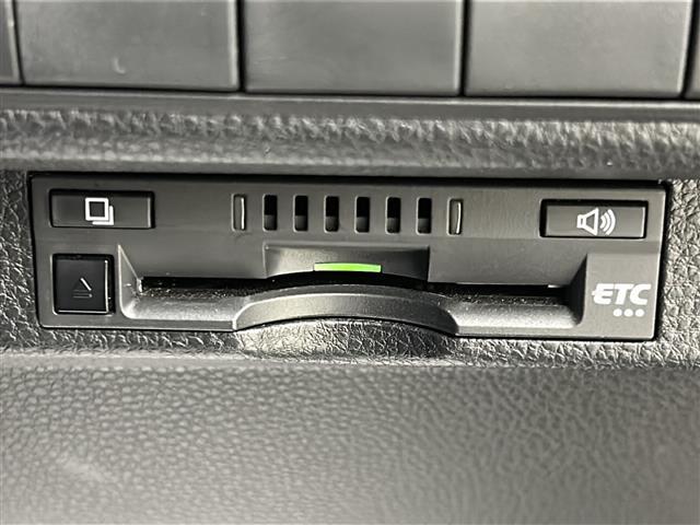 カローラスポーツ ハイブリッドＧ　禁煙車／トヨタセーフティ／ＢＳＭ／ＲＣＴＡ／ＲＣＣ／純正ＤＡ／Ｂカメラ／純正ＥＴＣ／純正ドラレコ／革巻ステア／ステアスイッチ／スマートキー／ハーフレザーシート／ＬＥＤヘッド／ＬＥＤフォグ／純正フロア（10枚目）