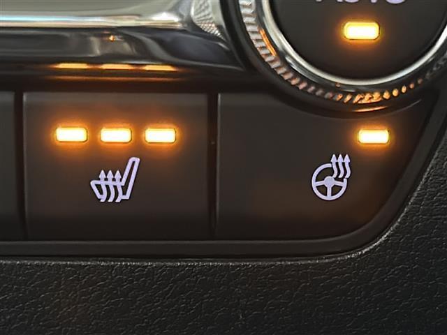 ＭＡＺＤＡ３セダン ＸＤ　Ｌパッケージ　禁煙車／本革シート／ＢＯＳＥサウンド／全周囲カメラ／アイアクティブ／ＨＵＤ／純正ナビ／ＥＴＣ／ドラレコ／シートヒーター／パワーシート／ステアヒーター／革巻ステア／スマートキー／純正１８インチアルミ（8枚目）