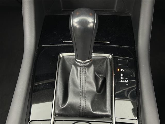 ＭＡＺＤＡ３セダン ＸＤ　Ｌパッケージ　禁煙車／本革シート／ＢＯＳＥサウンド／全周囲カメラ／アイアクティブ／ＨＵＤ／純正ナビ／ＥＴＣ／ドラレコ／シートヒーター／パワーシート／ステアヒーター／革巻ステア／スマートキー／純正１８インチアルミ（11枚目）