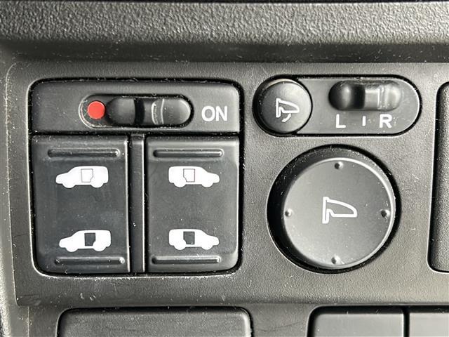 フリードハイブリッド ジャストセレクション 禁煙車/両側電動ドア/クルーズコントロール/バックカメラ/ビルトインETC/フルセグテレビ/7インチナビ/純正15インチアルミ/純正フロアマット/冬タイヤ積込/スマートキー/スペアキー/横滑り防止機能(4枚目)