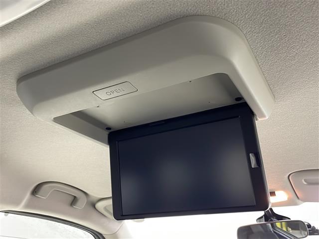 セレナ ｅ－パワー　ハイウェイスターＶ　禁煙車／天吊モニター／プロパイロット／パーキングアシスト／後側方支援／衝突軽減／車線維持／純正１０型ナビ／全周囲カメラ／前後ドライブレコーダー／ＥＴＣ／両側電動ドア／電動パーキング／純正１５型アルミ（3枚目）