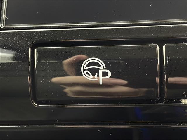 セレナ ｅ－パワー　ハイウェイスターＶ　禁煙車／天吊モニター／プロパイロット／パーキングアシスト／後側方支援／衝突軽減／車線維持／純正１０型ナビ／全周囲カメラ／前後ドライブレコーダー／ＥＴＣ／両側電動ドア／電動パーキング／純正１５型アルミ（5枚目）