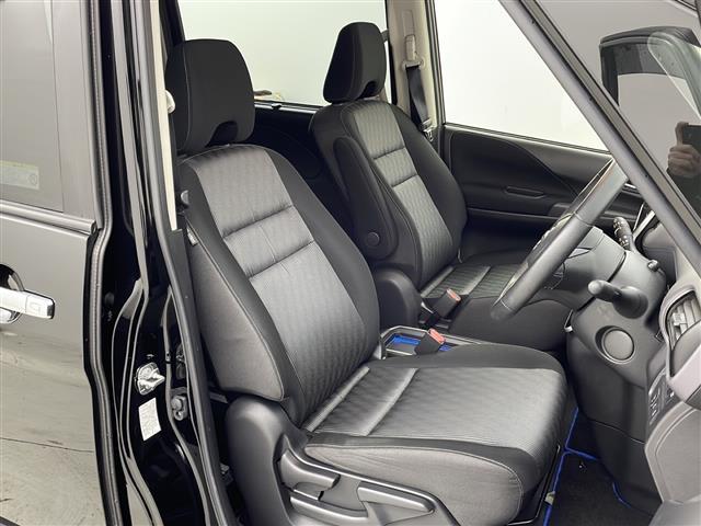 セレナ ｅ－パワー　ハイウェイスターＶ　禁煙車／天吊モニター／プロパイロット／パーキングアシスト／後側方支援／衝突軽減／車線維持／純正１０型ナビ／全周囲カメラ／前後ドライブレコーダー／ＥＴＣ／両側電動ドア／電動パーキング／純正１５型アルミ（13枚目）