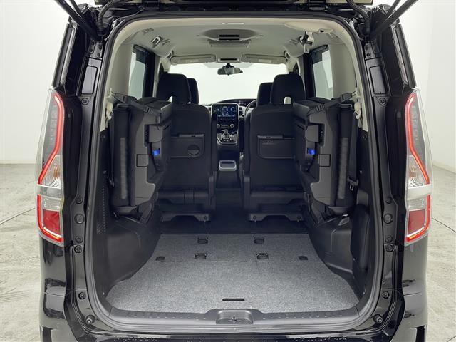 セレナ ｅ－パワー　ハイウェイスターＶ　禁煙車／天吊モニター／プロパイロット／パーキングアシスト／後側方支援／衝突軽減／車線維持／純正１０型ナビ／全周囲カメラ／前後ドライブレコーダー／ＥＴＣ／両側電動ドア／電動パーキング／純正１５型アルミ（15枚目）