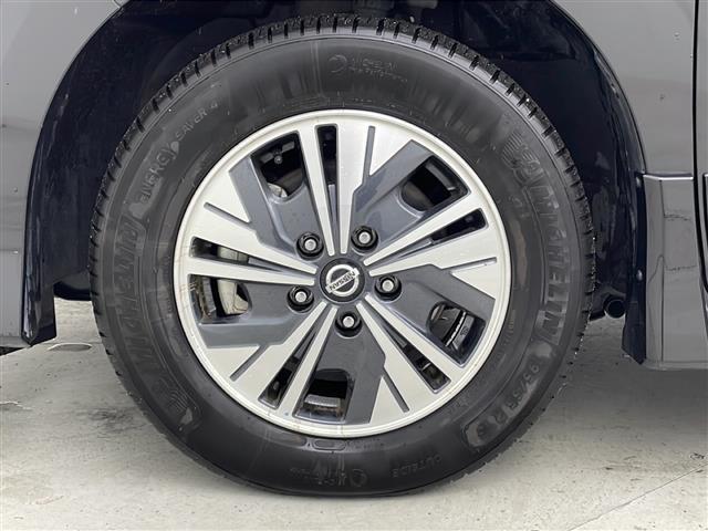 セレナ ｅ－パワー　ハイウェイスターＶ　禁煙車／天吊モニター／プロパイロット／パーキングアシスト／後側方支援／衝突軽減／車線維持／純正１０型ナビ／全周囲カメラ／前後ドライブレコーダー／ＥＴＣ／両側電動ドア／電動パーキング／純正１５型アルミ（16枚目）