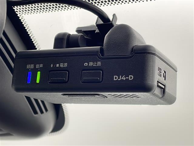 セレナ ｅ－パワー　ハイウェイスターＶ　禁煙車／天吊モニター／プロパイロット／パーキングアシスト／後側方支援／衝突軽減／車線維持／純正１０型ナビ／全周囲カメラ／前後ドライブレコーダー／ＥＴＣ／両側電動ドア／電動パーキング／純正１５型アルミ（20枚目）