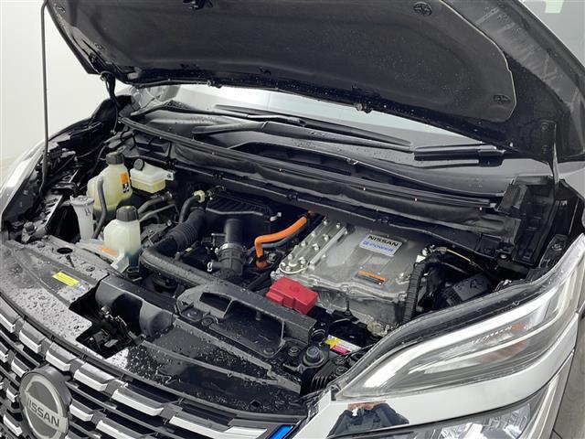 セレナ ｅ－パワー　ハイウェイスターＶ　禁煙車／天吊モニター／プロパイロット／パーキングアシスト／後側方支援／衝突軽減／車線維持／純正１０型ナビ／全周囲カメラ／前後ドライブレコーダー／ＥＴＣ／両側電動ドア／電動パーキング／純正１５型アルミ（42枚目）