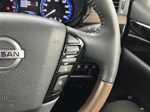 エルグランド 250ハイウェイスターS アーバンクロム 禁煙車/全周囲カメラ/ACC/エマブレ/純正9インチナビ/Bluetooth/ブルーレイ/バックカメラ/両側電動ドア/ハーフレザーシート/ビルトインETC2.0/ナビ連動ドラレコ/LEDヘッドライト(4枚目)