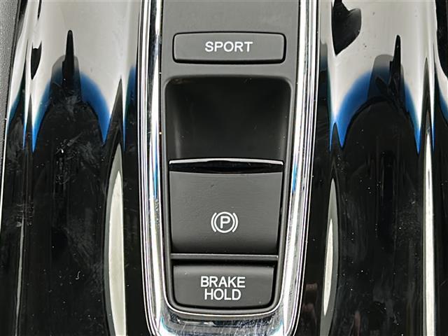 ヴェゼル ハイブリッド・ホンダセンシング 禁煙車/ホンダセンシング/純正8型ナビ/バックカメラ/フルセグ/ビルトインETC/プッシュスタート/スマートキー×2/ステアスイッチ/パドルシフト/LEDヘッド/フロアマッド/電子パーキングブレーキ(9枚目)
