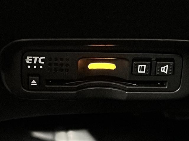 ヴェゼル ハイブリッド・ホンダセンシング 禁煙車/ホンダセンシング/純正8型ナビ/バックカメラ/フルセグ/ビルトインETC/プッシュスタート/スマートキー×2/ステアスイッチ/パドルシフト/LEDヘッド/フロアマッド/電子パーキングブレーキ(10枚目)