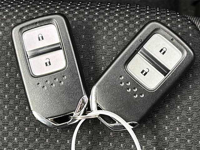 ヴェゼル ハイブリッド・ホンダセンシング 禁煙車/ホンダセンシング/純正8型ナビ/バックカメラ/フルセグ/ビルトインETC/プッシュスタート/スマートキー×2/ステアスイッチ/パドルシフト/LEDヘッド/フロアマッド/電子パーキングブレーキ(12枚目)