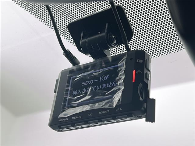 ヤリスクロス ハイブリッドＺ　禁煙車／トヨタセーフティー／ＲＣＣ／全周囲カメラ／純正ナビ／ビルトインＥＴＣ／ドラレコ／シートヒーター／パワーシート／ハーフレザーシート／ステアヒーター／革巻きステア／スマートキー×２／純正１８アルミ（8枚目）