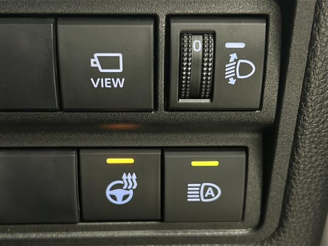 ヤリスクロス ハイブリッドＺ　禁煙車／トヨタセーフティー／ＲＣＣ／全周囲カメラ／純正ナビ／ビルトインＥＴＣ／ドラレコ／シートヒーター／パワーシート／ハーフレザーシート／ステアヒーター／革巻きステア／スマートキー×２／純正１８アルミ（10枚目）