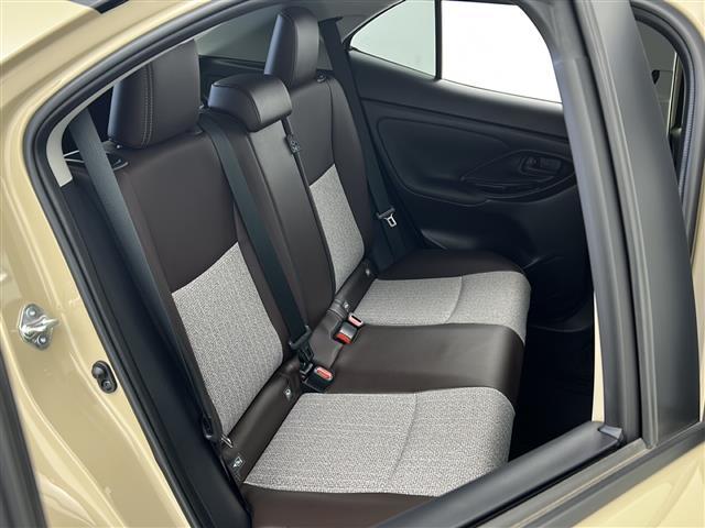 ヤリスクロス ハイブリッドＺ　禁煙車／トヨタセーフティー／ＲＣＣ／全周囲カメラ／純正ナビ／ビルトインＥＴＣ／ドラレコ／シートヒーター／パワーシート／ハーフレザーシート／ステアヒーター／革巻きステア／スマートキー×２／純正１８アルミ（14枚目）