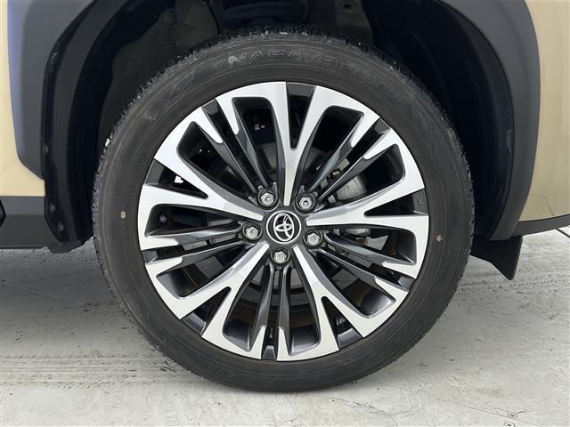 ヤリスクロス ハイブリッドＺ　禁煙車／トヨタセーフティー／ＲＣＣ／全周囲カメラ／純正ナビ／ビルトインＥＴＣ／ドラレコ／シートヒーター／パワーシート／ハーフレザーシート／ステアヒーター／革巻きステア／スマートキー×２／純正１８アルミ（16枚目）