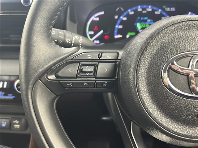 ヤリスクロス ハイブリッドＺ　禁煙車／トヨタセーフティー／ＲＣＣ／全周囲カメラ／純正ナビ／ビルトインＥＴＣ／ドラレコ／シートヒーター／パワーシート／ハーフレザーシート／ステアヒーター／革巻きステア／スマートキー×２／純正１８アルミ（22枚目）