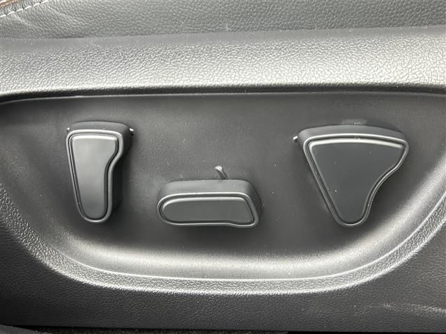 ヤリスクロス ハイブリッドＺ　禁煙車／トヨタセーフティー／ＲＣＣ／全周囲カメラ／純正ナビ／ビルトインＥＴＣ／ドラレコ／シートヒーター／パワーシート／ハーフレザーシート／ステアヒーター／革巻きステア／スマートキー×２／純正１８アルミ（25枚目）