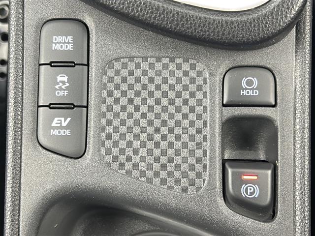 ヤリスクロス ハイブリッドＺ　禁煙車／トヨタセーフティー／ＲＣＣ／全周囲カメラ／純正ナビ／ビルトインＥＴＣ／ドラレコ／シートヒーター／パワーシート／ハーフレザーシート／ステアヒーター／革巻きステア／スマートキー×２／純正１８アルミ（26枚目）