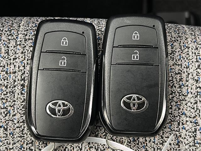 ヤリスクロス ハイブリッドＺ　禁煙車／トヨタセーフティー／ＲＣＣ／全周囲カメラ／純正ナビ／ビルトインＥＴＣ／ドラレコ／シートヒーター／パワーシート／ハーフレザーシート／ステアヒーター／革巻きステア／スマートキー×２／純正１８アルミ（28枚目）