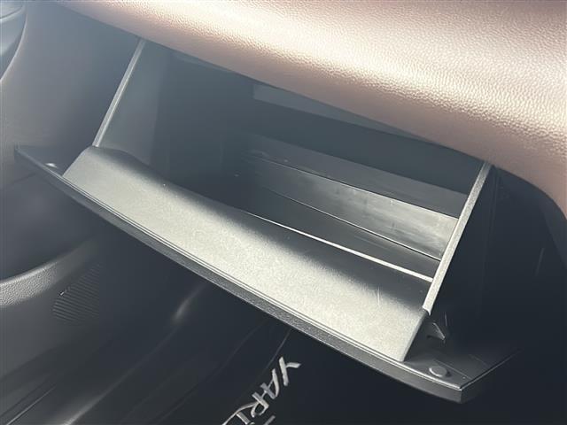 ヤリスクロス ハイブリッドＺ　禁煙車／トヨタセーフティー／ＲＣＣ／全周囲カメラ／純正ナビ／ビルトインＥＴＣ／ドラレコ／シートヒーター／パワーシート／ハーフレザーシート／ステアヒーター／革巻きステア／スマートキー×２／純正１８アルミ（29枚目）