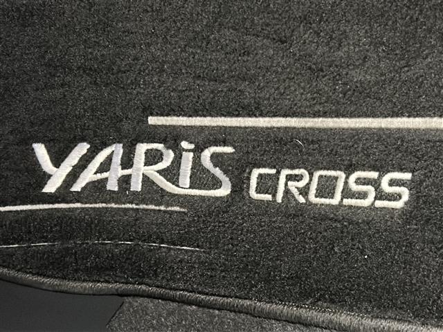 ヤリスクロス ハイブリッドＺ　禁煙車／トヨタセーフティー／ＲＣＣ／全周囲カメラ／純正ナビ／ビルトインＥＴＣ／ドラレコ／シートヒーター／パワーシート／ハーフレザーシート／ステアヒーター／革巻きステア／スマートキー×２／純正１８アルミ（30枚目）