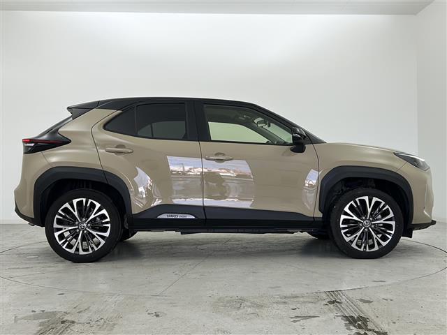 ヤリスクロス ハイブリッドＺ　禁煙車／トヨタセーフティー／ＲＣＣ／全周囲カメラ／純正ナビ／ビルトインＥＴＣ／ドラレコ／シートヒーター／パワーシート／ハーフレザーシート／ステアヒーター／革巻きステア／スマートキー×２／純正１８アルミ（38枚目）